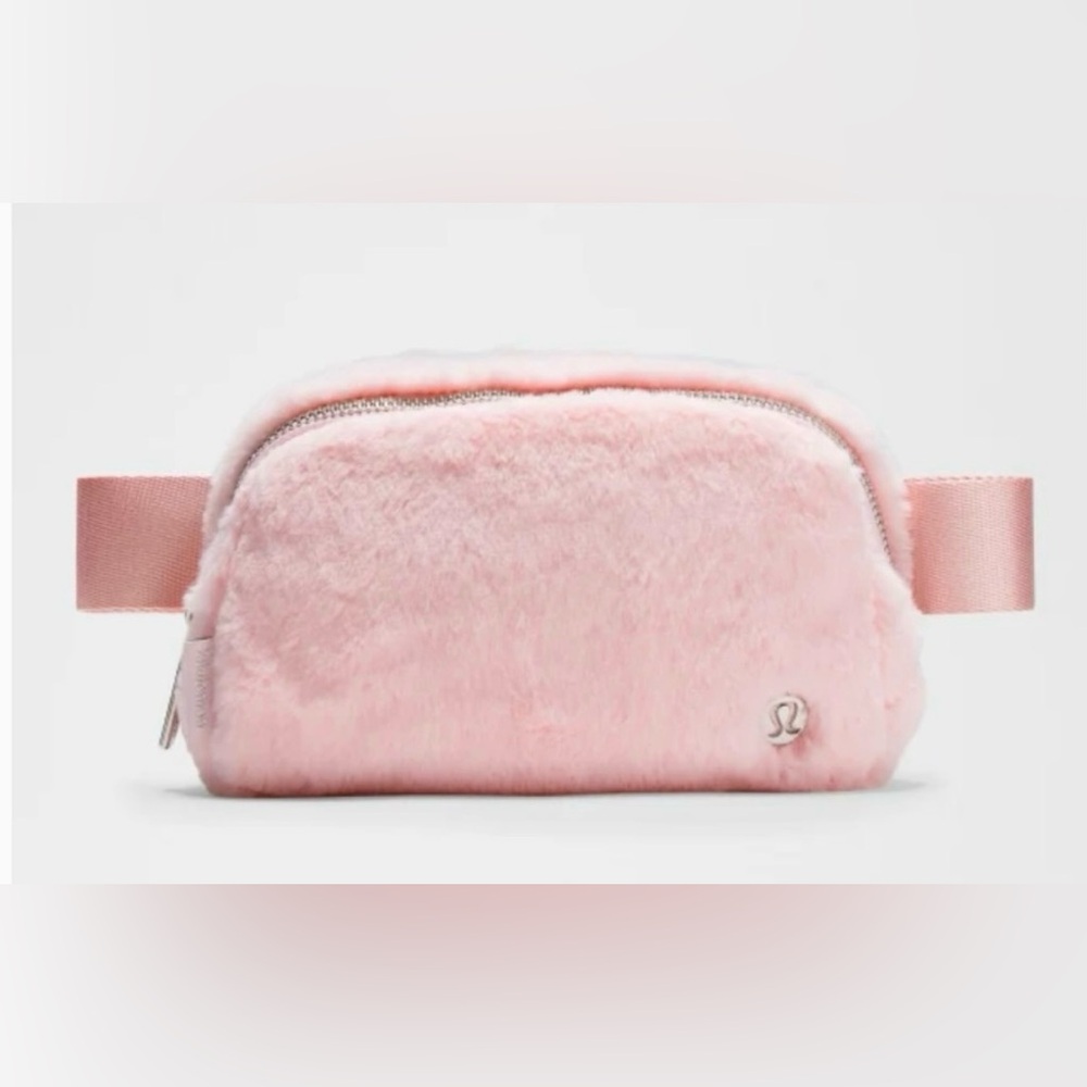 Lululemon NWT Everywhere Belt Bag Plush Fleece Strawberry Milkshake Pink 1L